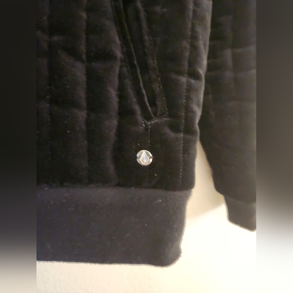 Black Quilted Velvet Bomber Jacket w/Red Satin interior - Volcom - Chunky zipper - Picture 10 of 15
